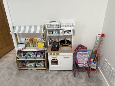 FREE - Kids play market, kitchen and easel