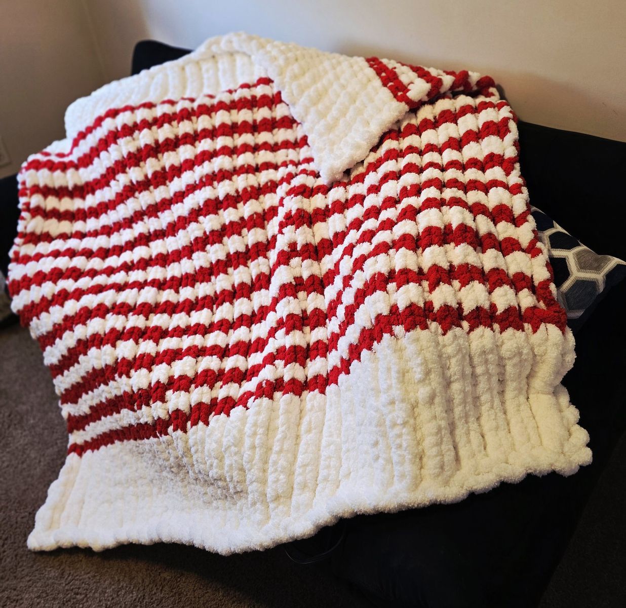 Handmade Red & White Striped Chunky Knit Throw Blanket - Cozy & Soft Accent