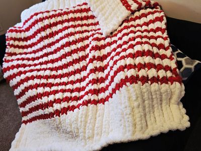 Handmade Red & White Striped Chunky Knit Throw Blanket - Cozy & Soft Accent