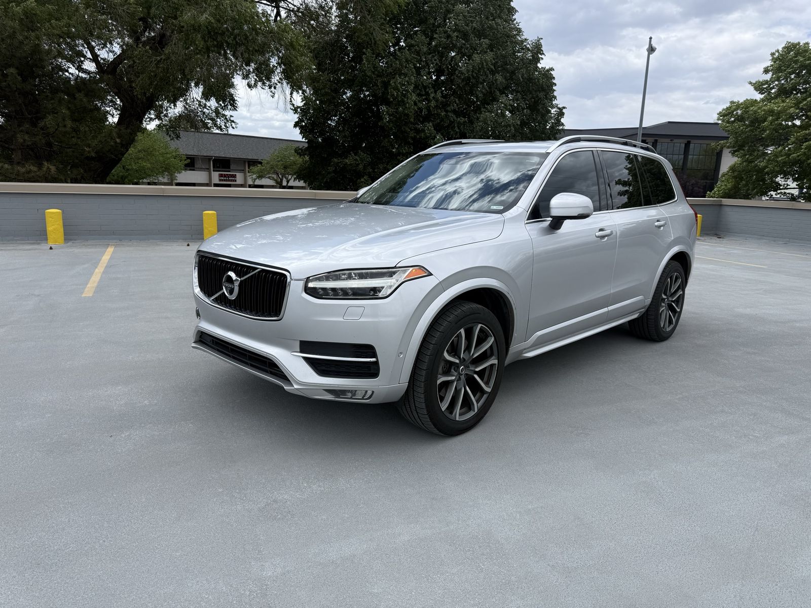 2017 Volvo XC90 T6 Momentum