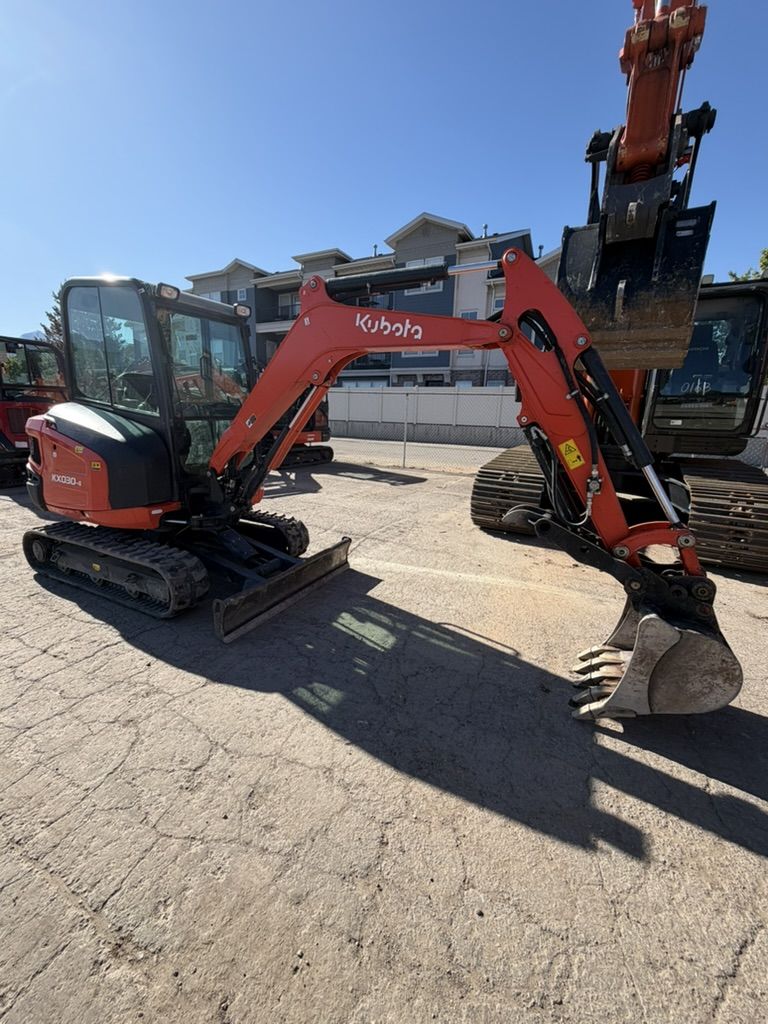 Kubota KX30 For Rent. Enclosed Cab with Heat