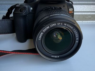 Canon EOS Rebel T6 1300D with additional 75-300mm lens