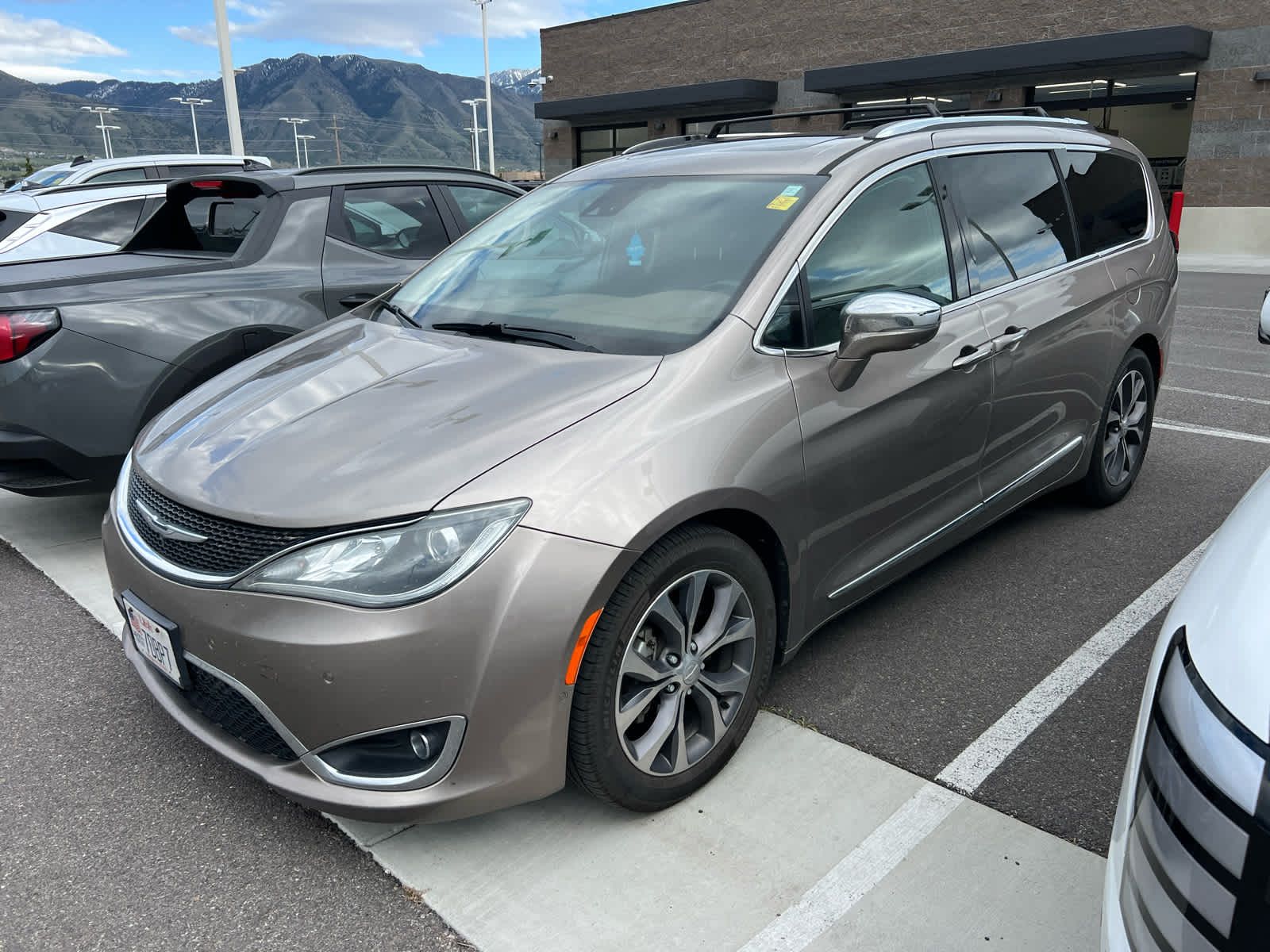 2017 CHRYSLER PACIFICA Limited
