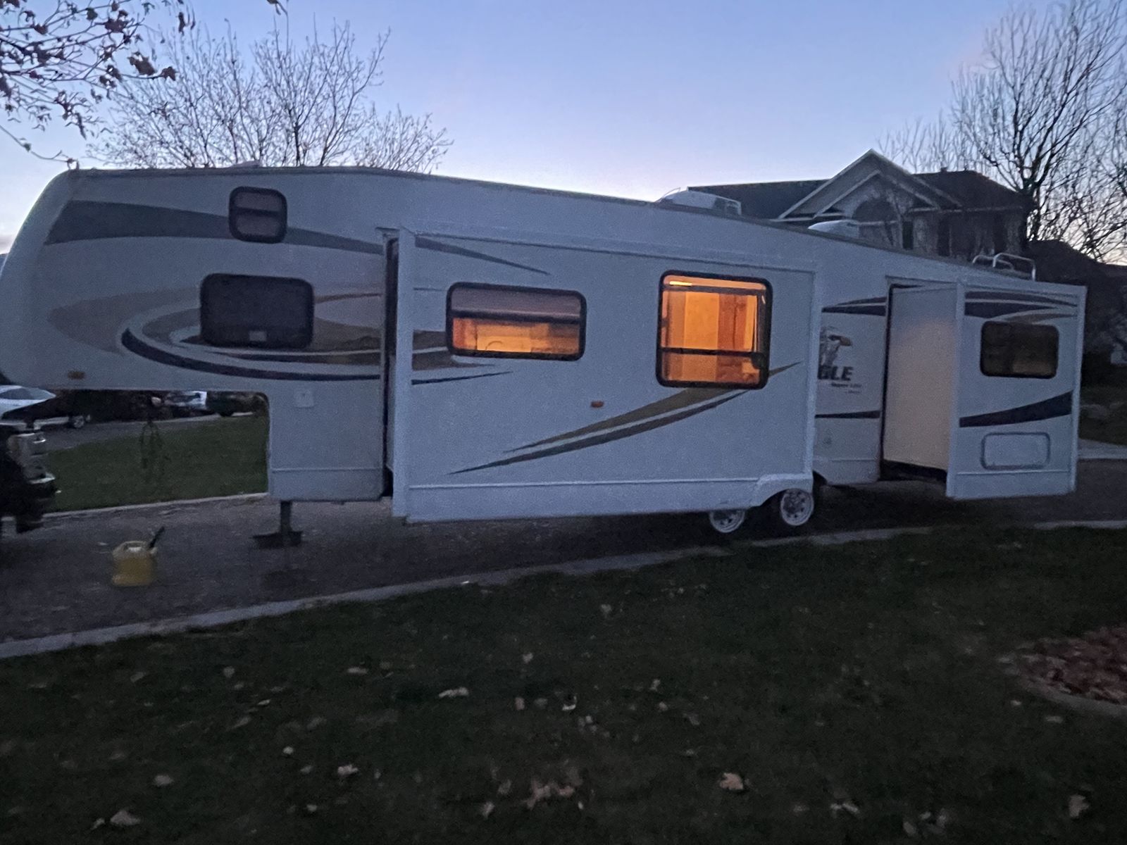 2008 Jayco Eagle 30' Bunks in Front/ Queen in Back