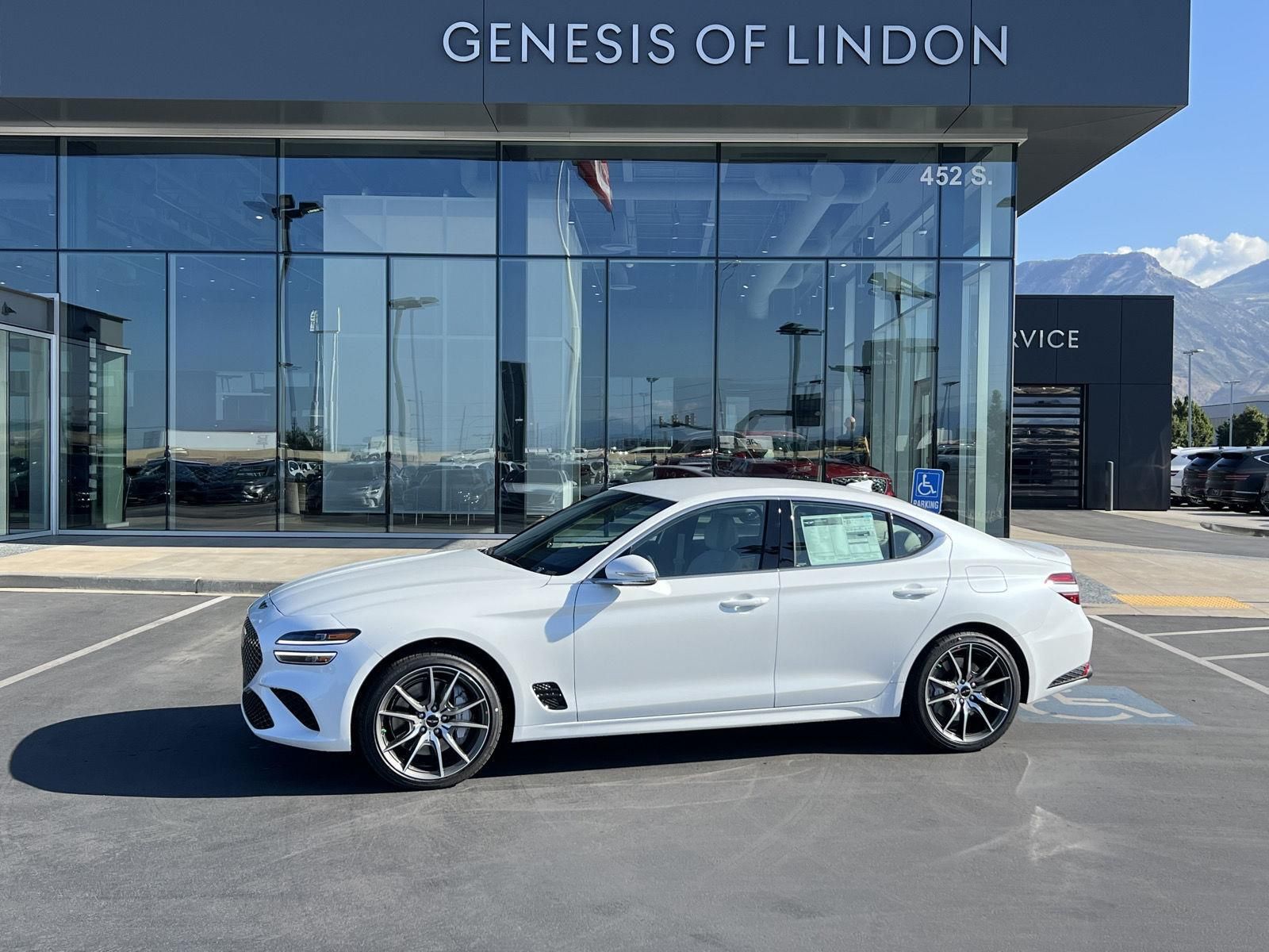 2026 Genesis G70 2.5T Standard