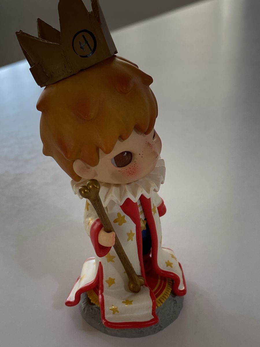 Hirona figurine "The King"
