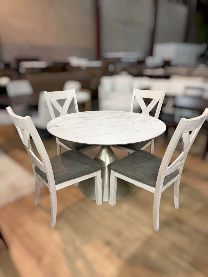 ROUND DINING TABLE + 4 CHAIRS  NEED GONE THIS WEEKEND