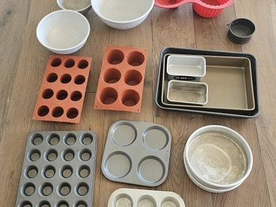 Assorted Bakeware Lot: Cake Pans, Muffin Tins, Silicone Molds, Baking Sheets - Mixed Sizes & Materials