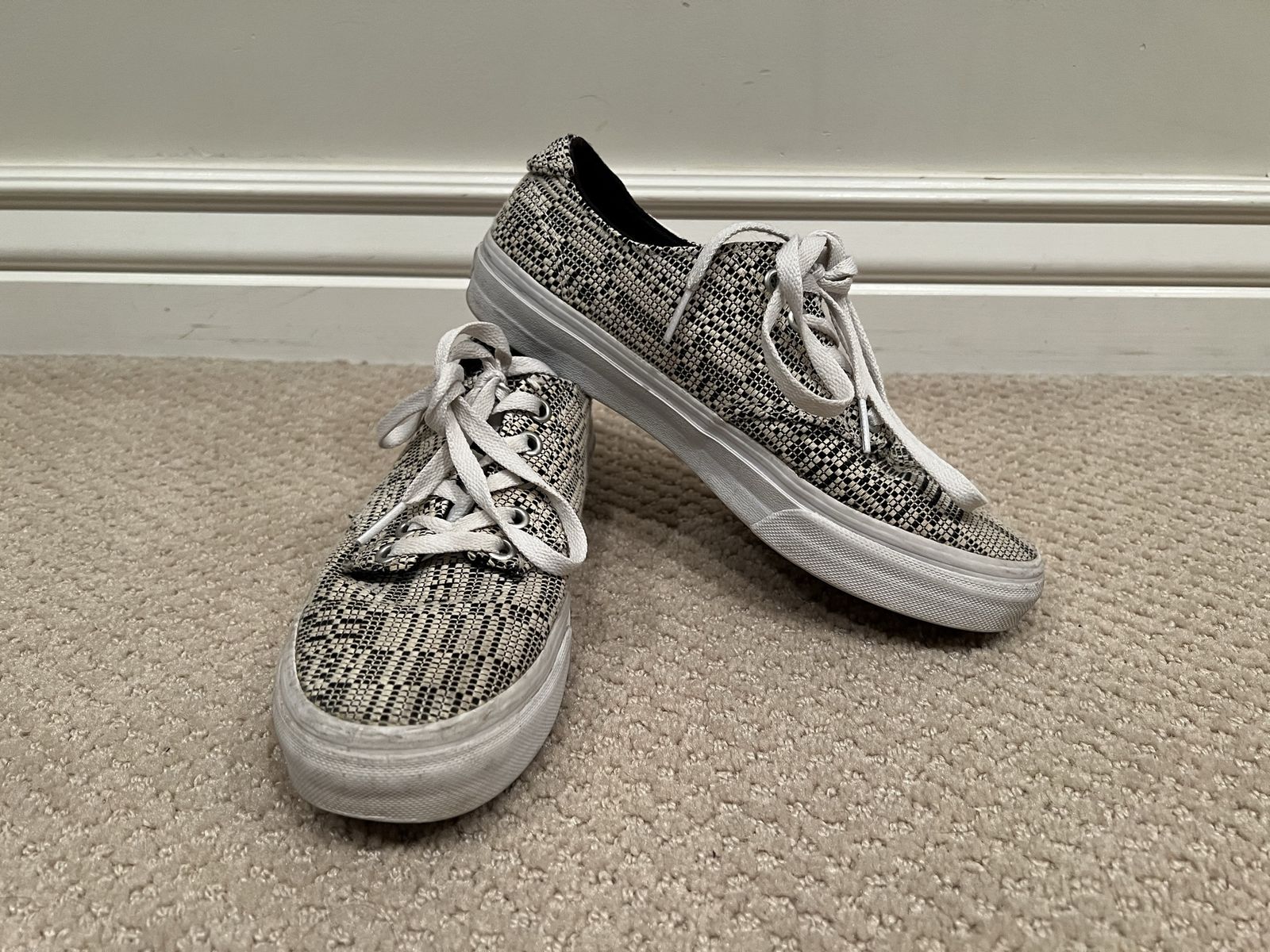 Vans unisex size, 5.5 men’s