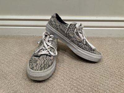 Vans unisex size, 5.5 men’s