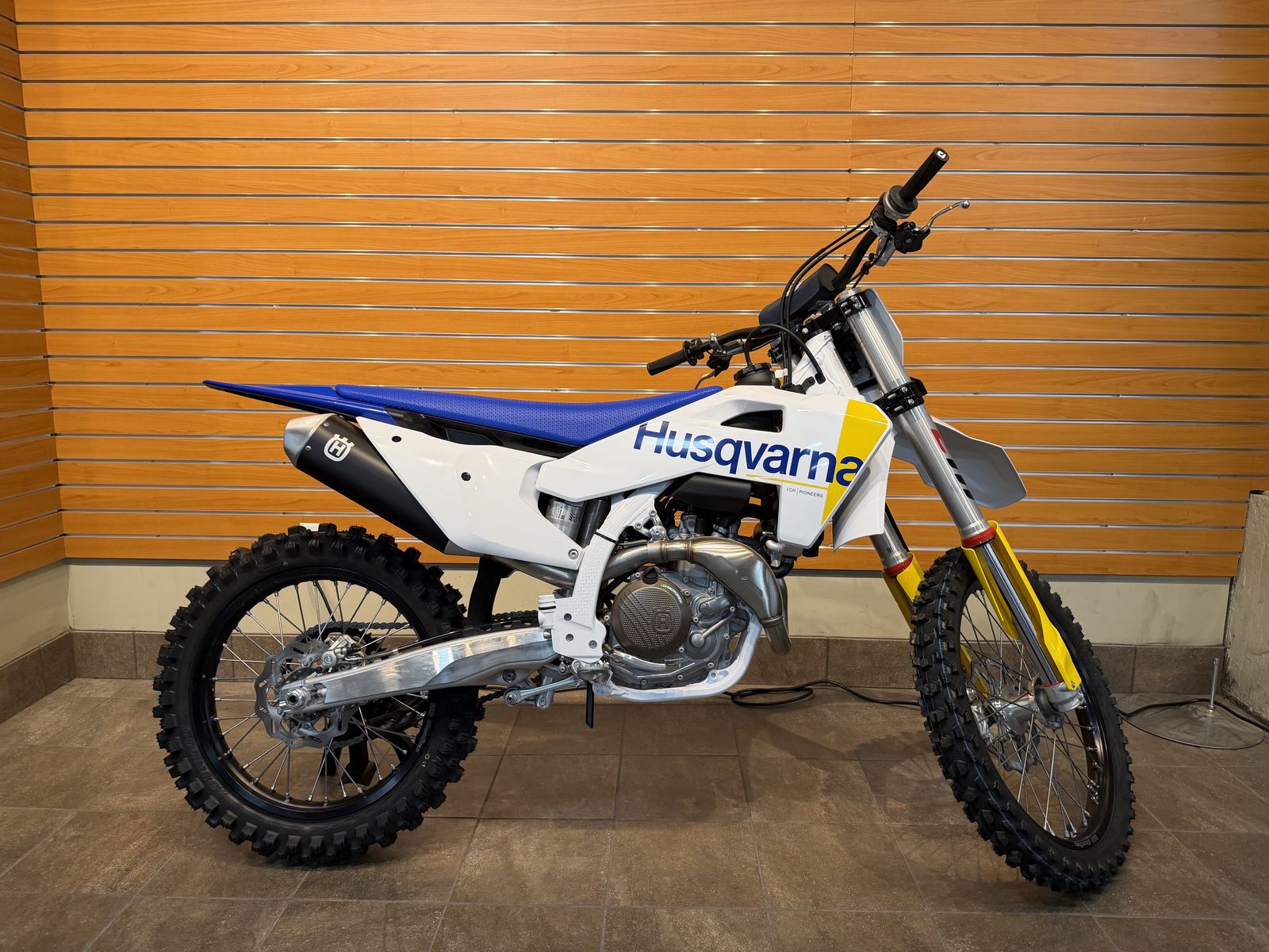 2027 Husqvarna FC 450 - Q41315