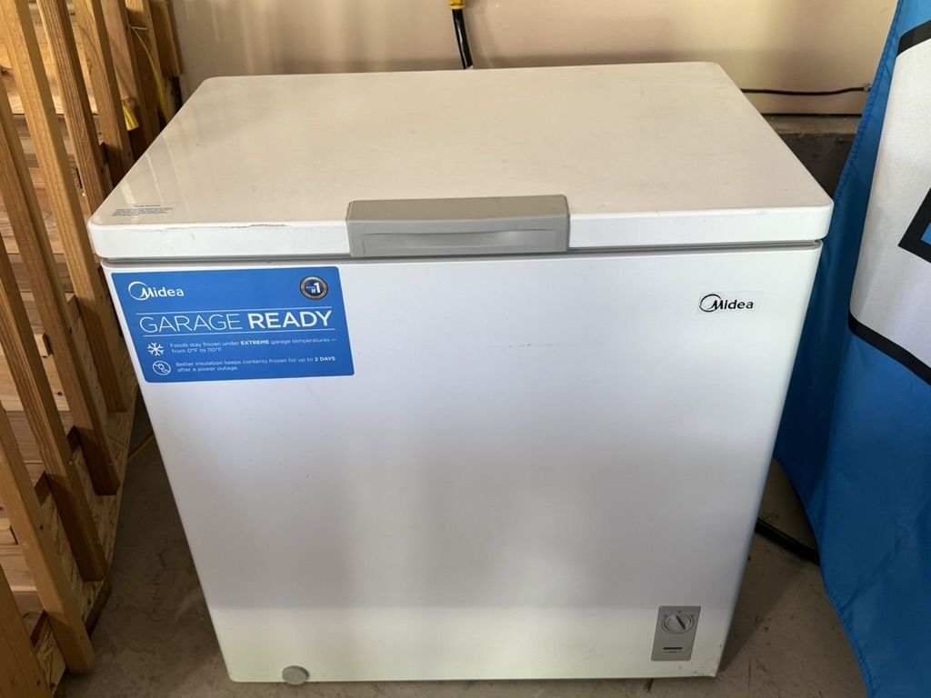 Midea 7 cu ft Garage Ready Chest Freezer – Like New Condition