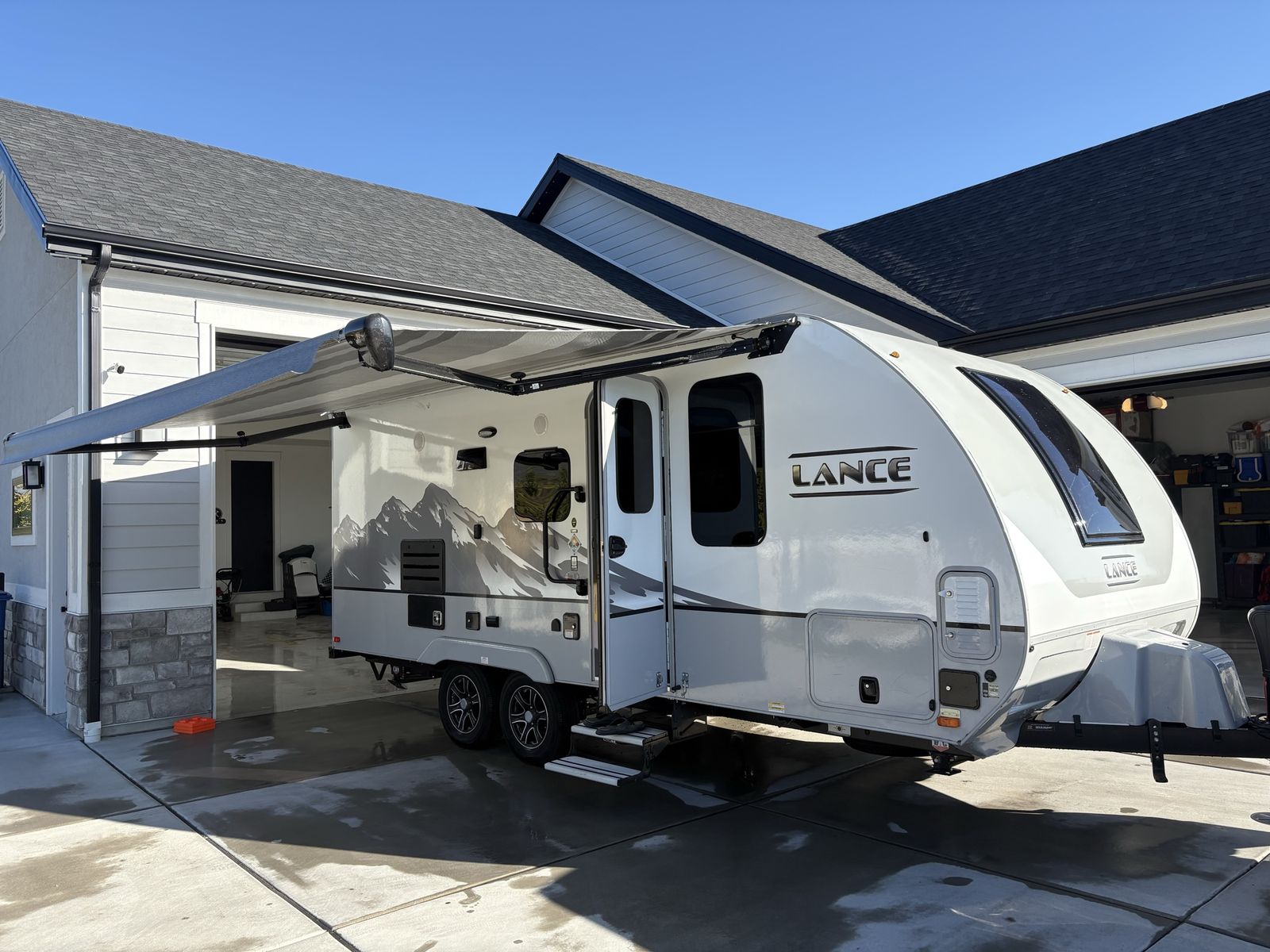 2021 Lance Trailer Model 1985
