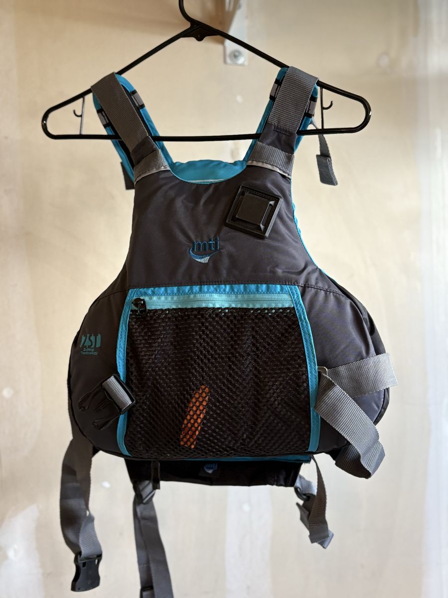 MTI Vibe Kayak Paddleboard Life Vest - Unisex Adult, Size S/M and is Blue/Black.