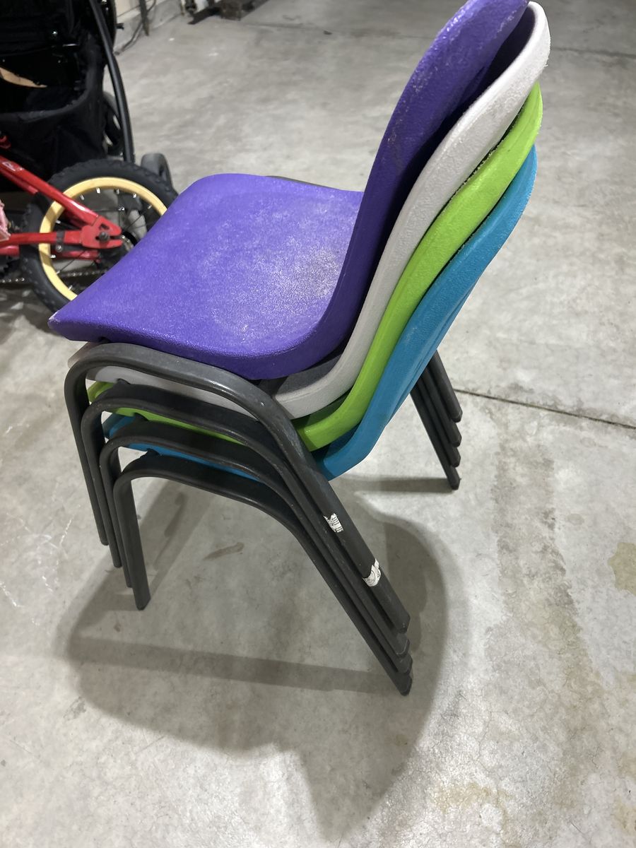4 kids lifetime chairs