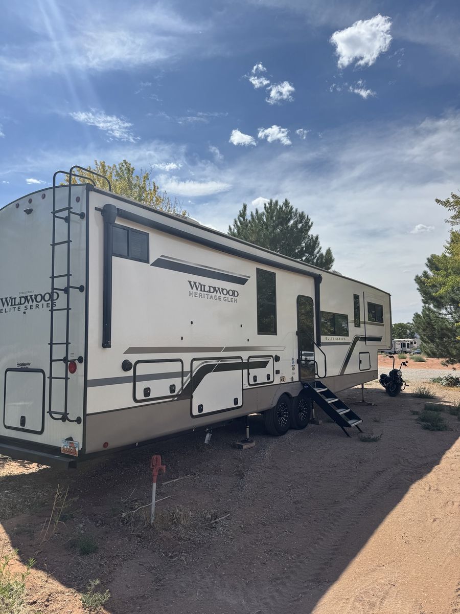 Wildwood Heritage Glen Elite Series Travel Trailer
