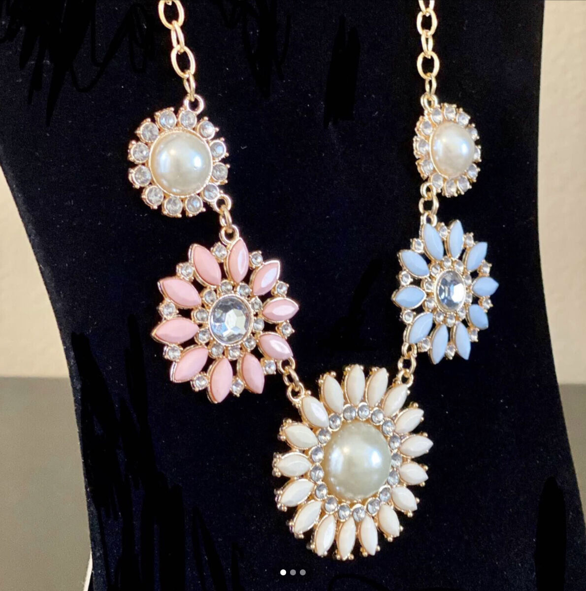 NEW - Gorgeous Soft Pastel Flowers Necklace- Beads and Rhinestones Perfect 4 Sparkle- C PIXS