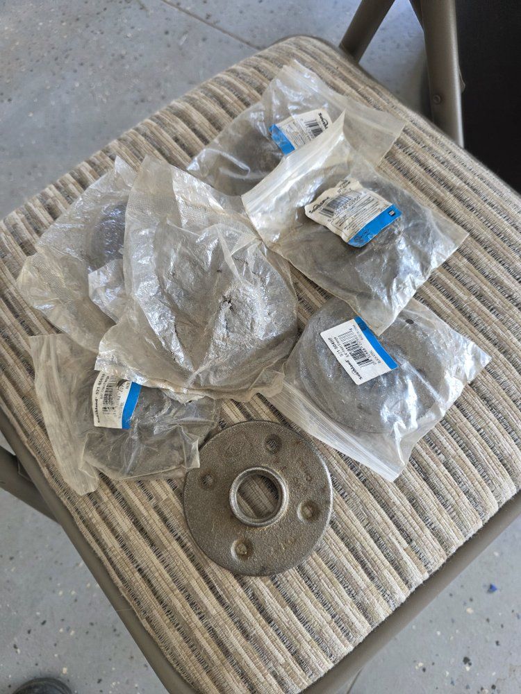 Unused Sendhwest Malleable 1/2" Iron Floor Flanges (Lot of 7)