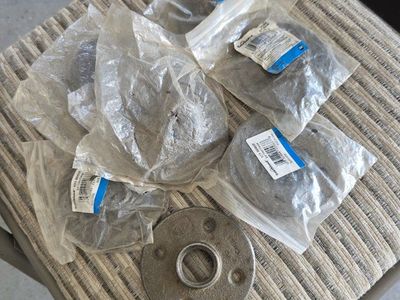 Unused Sendhwest Malleable 1/2" Iron Floor Flanges (Lot of 7)