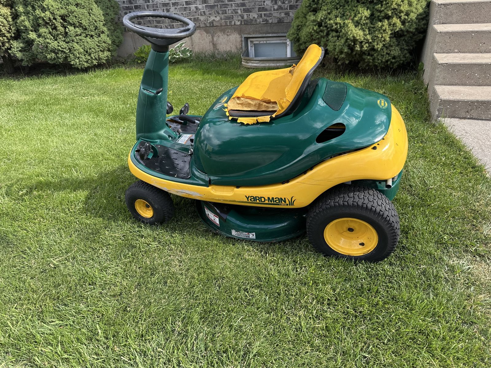 Yard-Man Yard Bug 30" Riding Lawn Mower