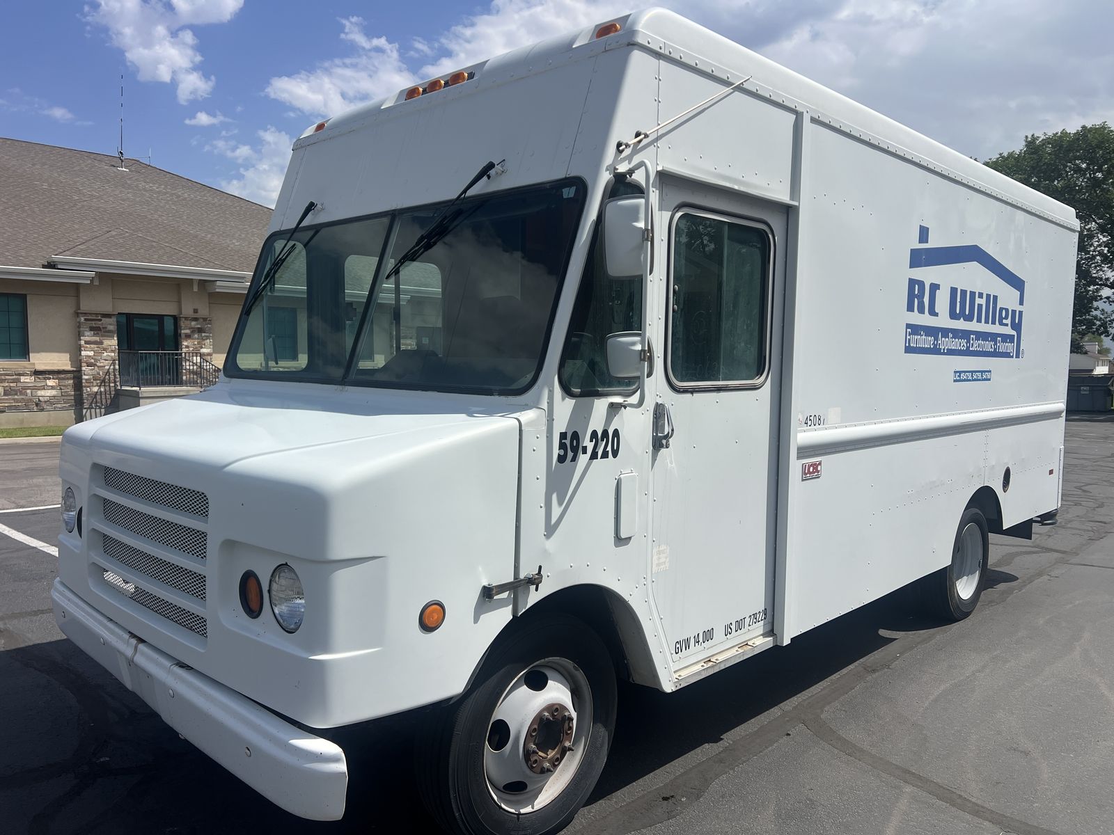 Build your food truck — 2002 Workhorse P42 Step Van — 14 ft | 43,650 Miles | Excellent Condition