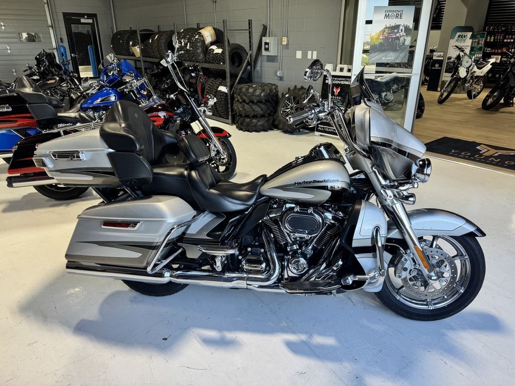2017 Harley-Davidson® FLHTKSE - CVO™ Limited