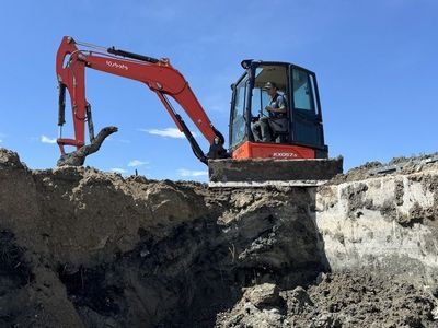 Mid Size Mini Excavator Rent, 12k Lbs, Kubota KX57-5, Strong 5 Ton Machine