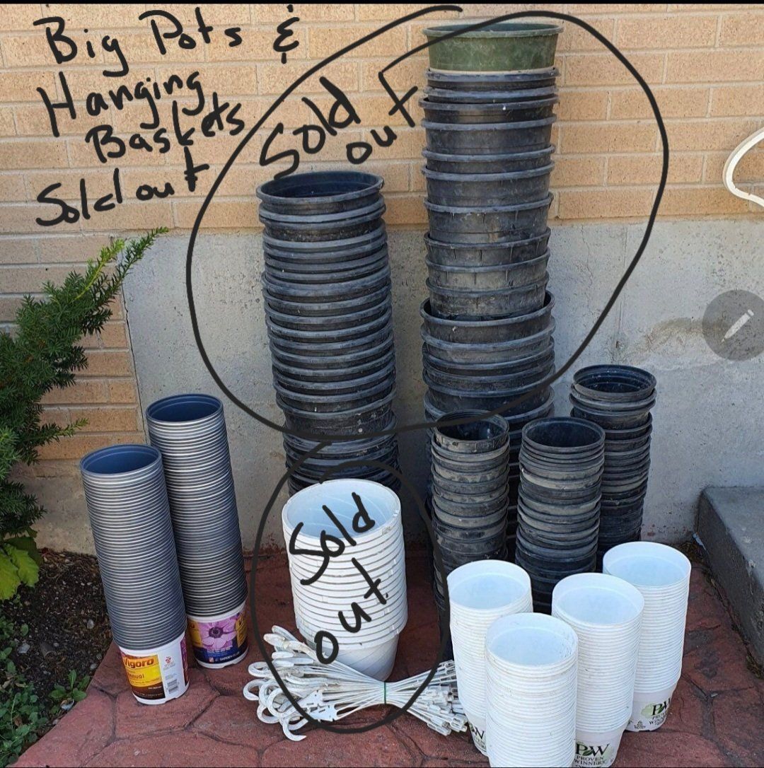 New & Used Landscape pots.  $0.25 - $3.00 each