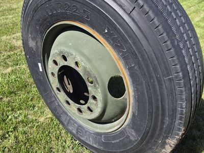 11r 22.5 Semi Tire Mounted On 10 Lug Budd Wheel