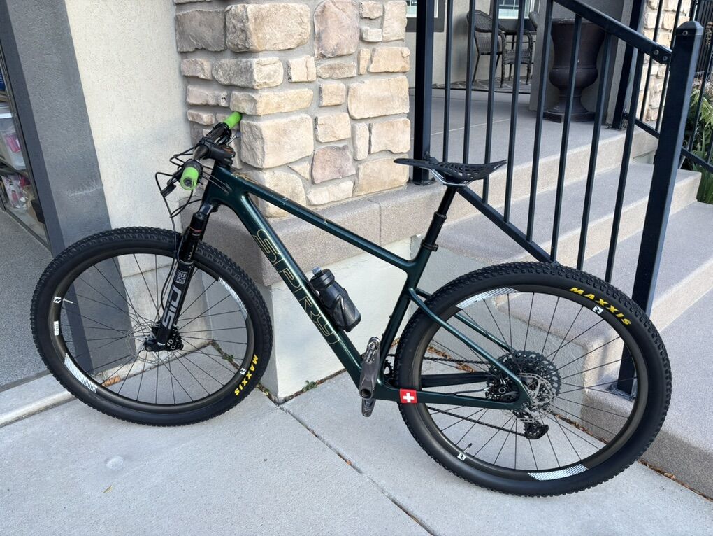 Full Carbon Spry Mountain Bike Medium