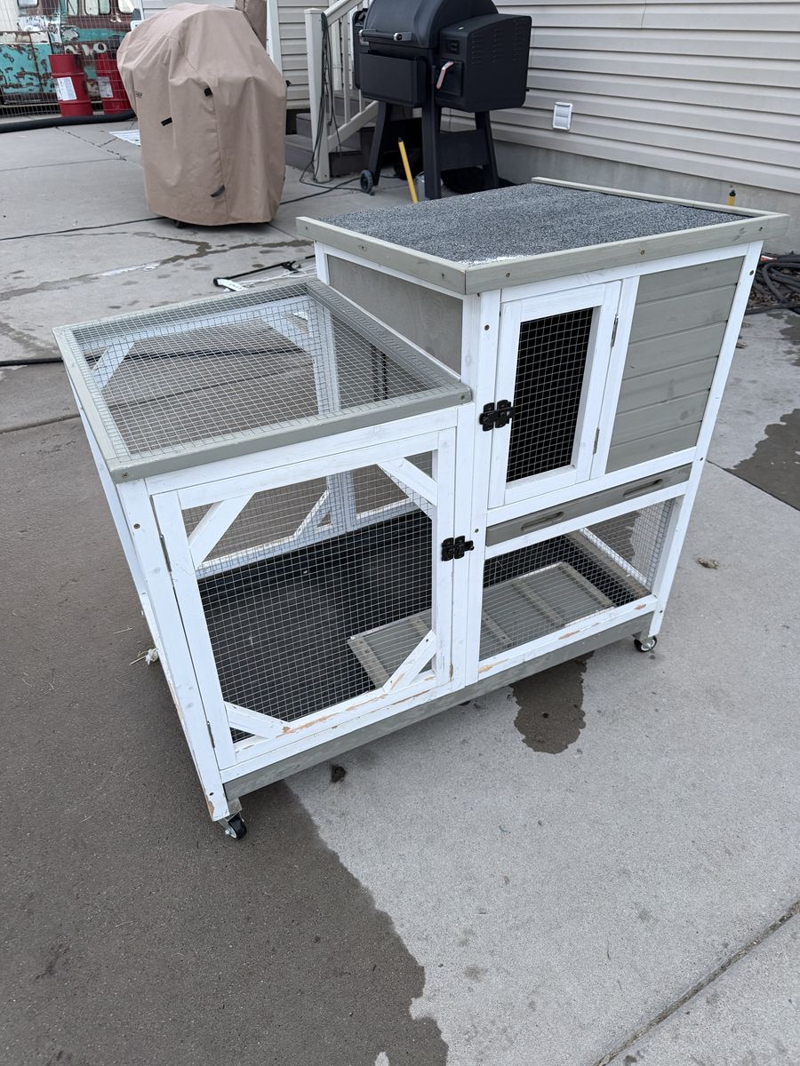 Rabbit/Small Animal Coop With Run- Fair Condition