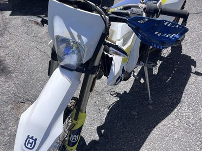 2019 Husqvarna FE350 Dirt Bike - Excellent Condition, Low Miles, Ready to Ride