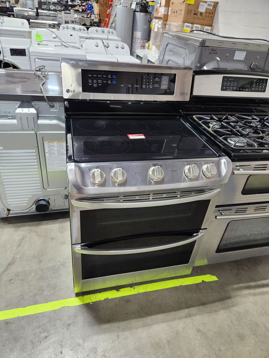 BEAUTIFUL LG STAINLESS STEEL GLASS TOP DOUBLE OVEN RANGE! W-WARRANTY