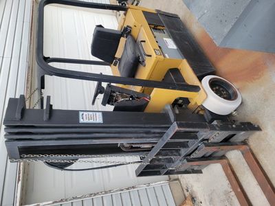 Caterpillar FC40 electric forklift