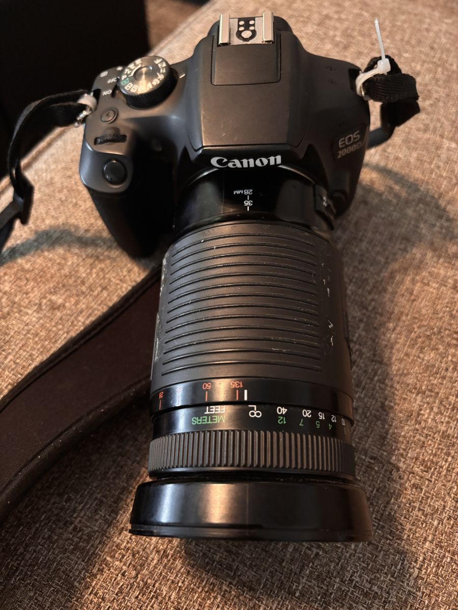 Canon Eos 2000d Dslr Camera W/ 28-300mm Lens