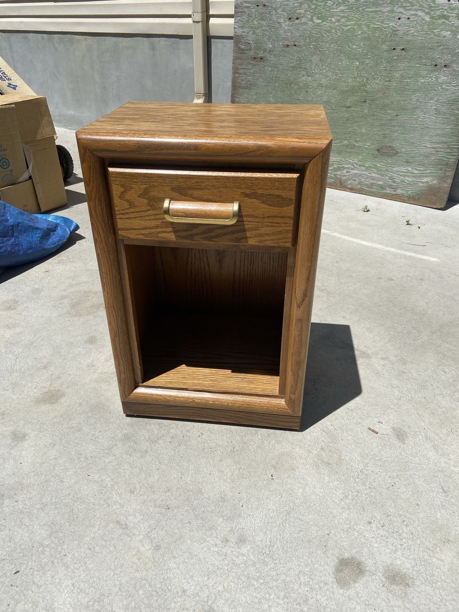 Nice end table with drawer