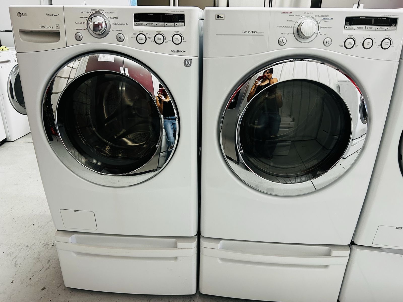 Lg Electric Front Load Set With Pedestals