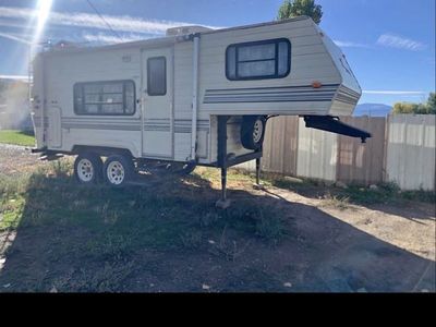1993 Salem 22’ 5th Wheel – Ready to Camp!