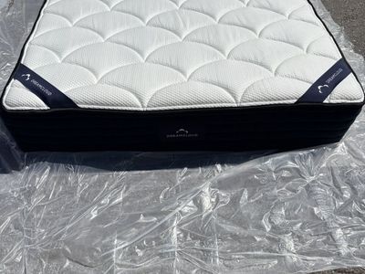 DreamCloud Hybrid Queen Mattress