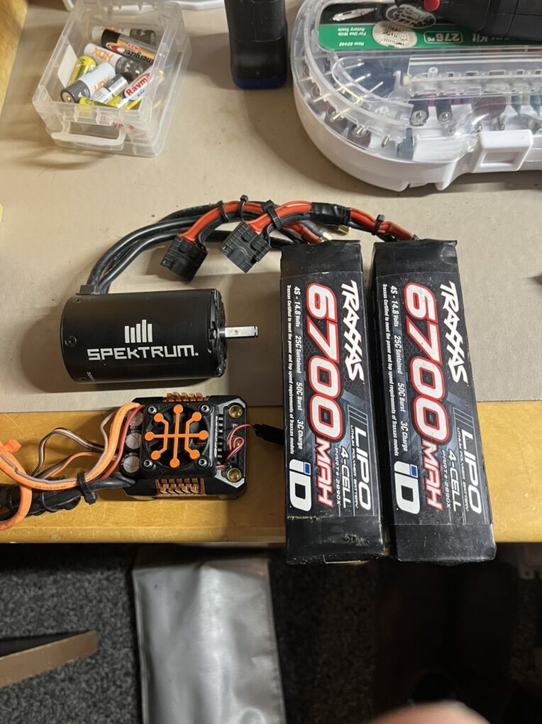 Spectrum 8s System / 2 Traxxas 4s Batteries