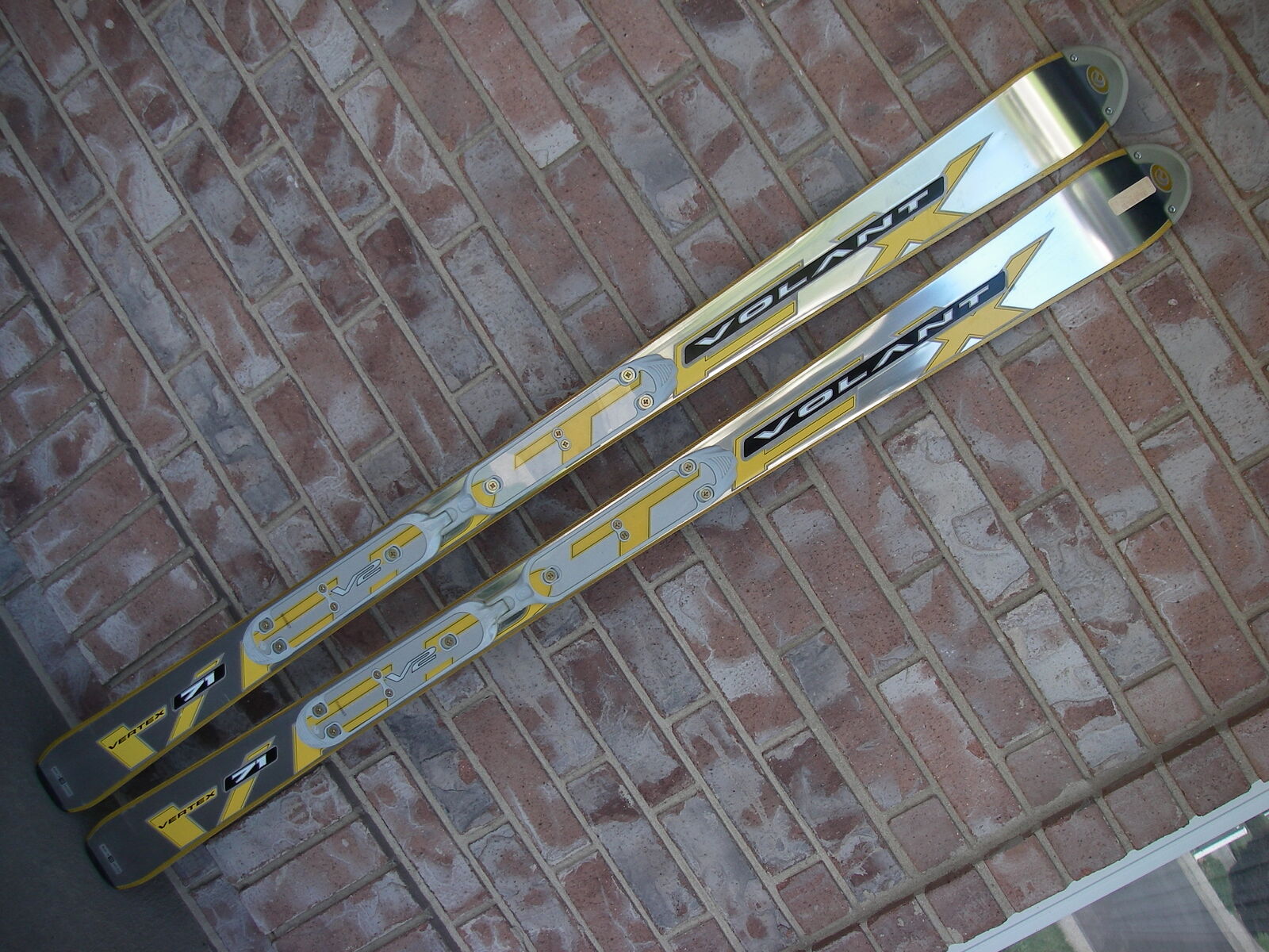 BRAND NEW 155CM SKIS, VOLANT VENTREX 71, ALL MOUNTAIN 155 CM