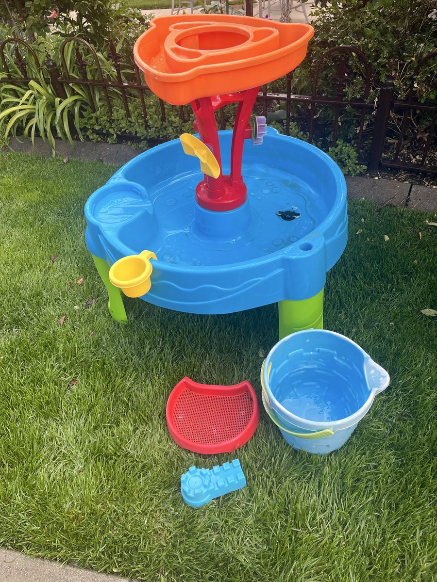 Sand and water tiered table