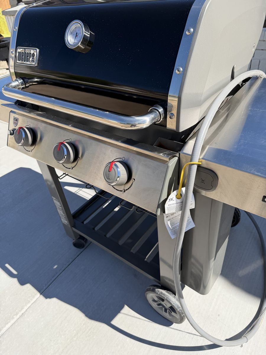 Weber Genesis II E-315 3-Burner Liquid Propane Gas Grill Black/Stainless Steel - Great Condition