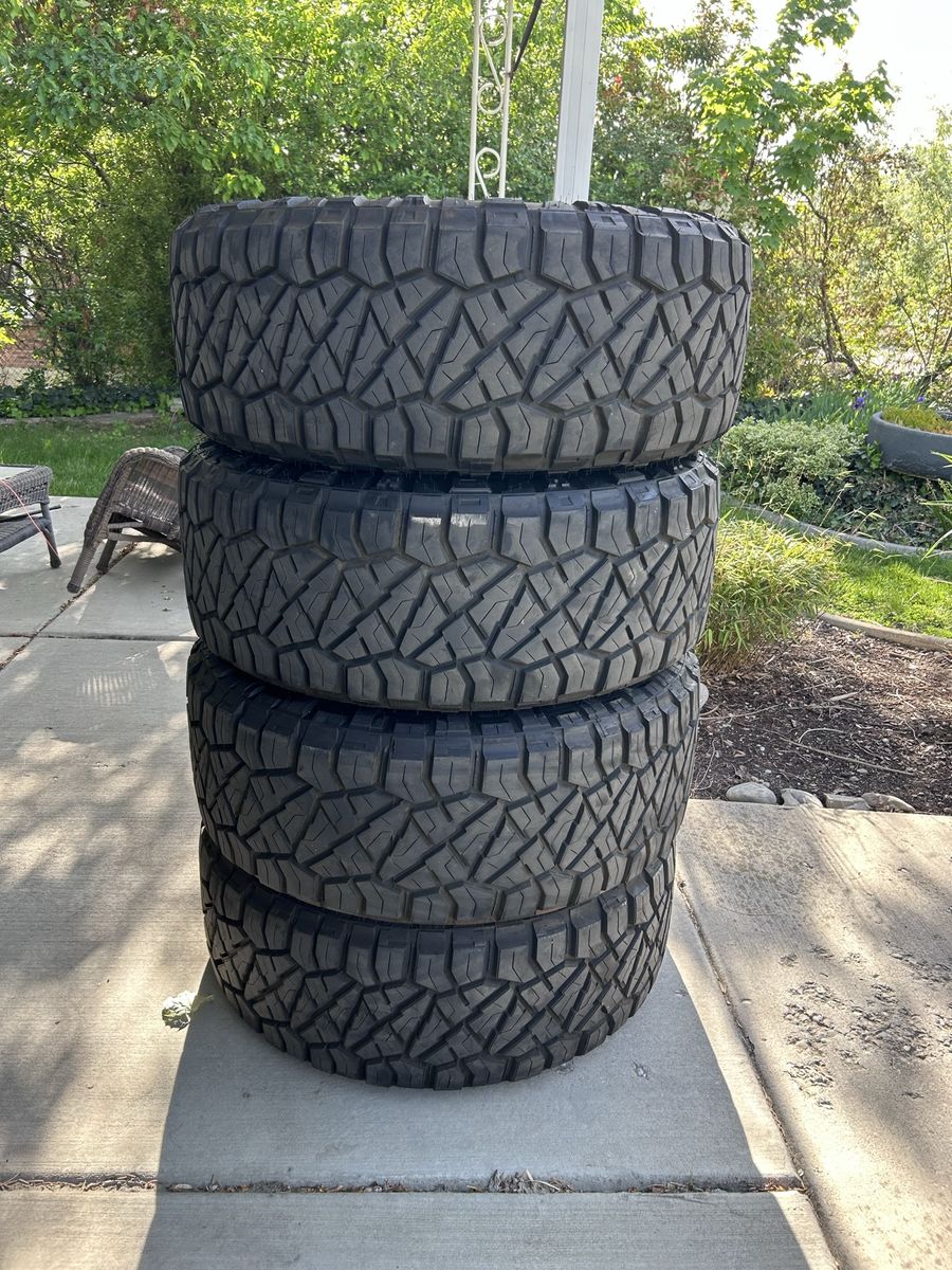 x4 Nitto Ridge Grapplers 37x13.50R22LT