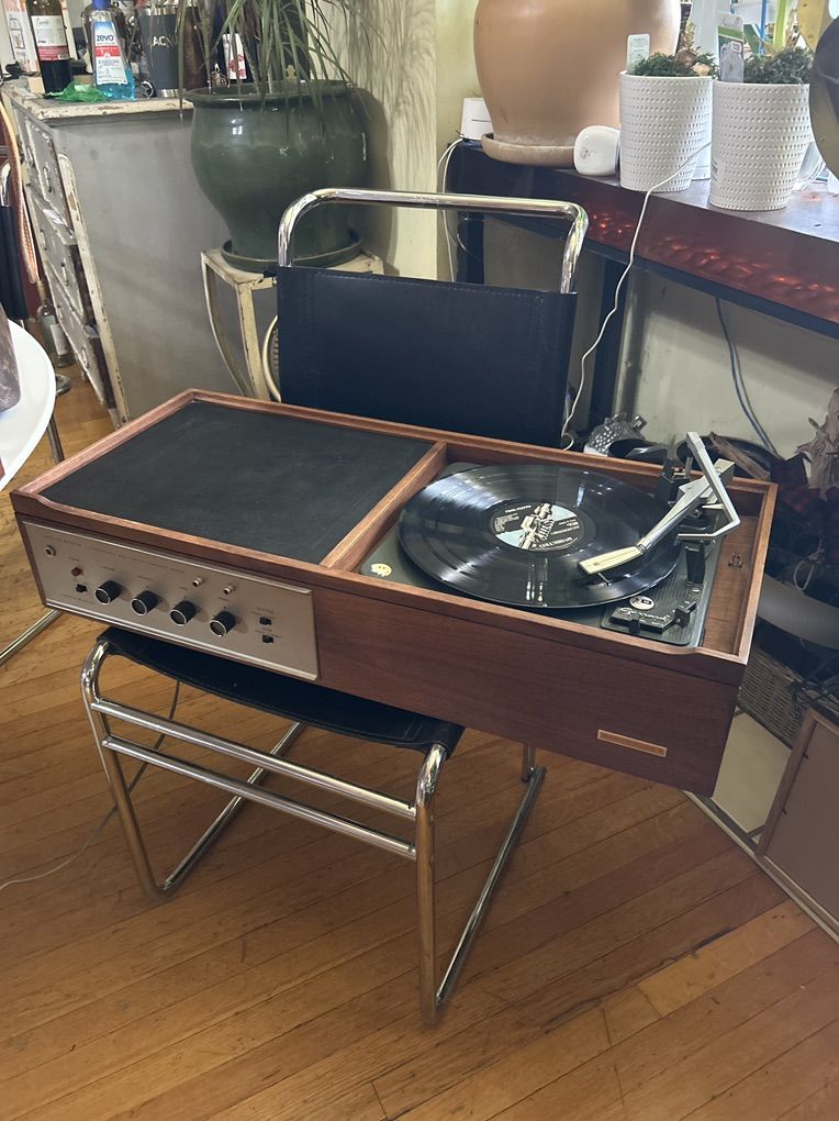Rare Set Up Vintage MCM Turntable/build In Amplife