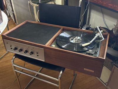 Rare Set Up Vintage MCM Turntable/build In Amplife