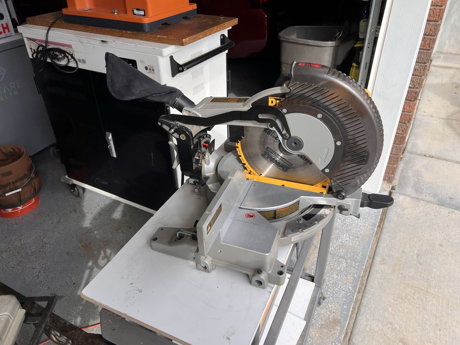 Main image 3