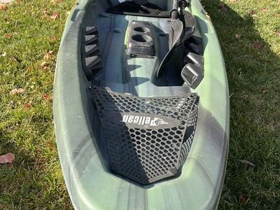 Pelican Motion 100X Sit-In Kayak – Paddle Included – Excellent Condition