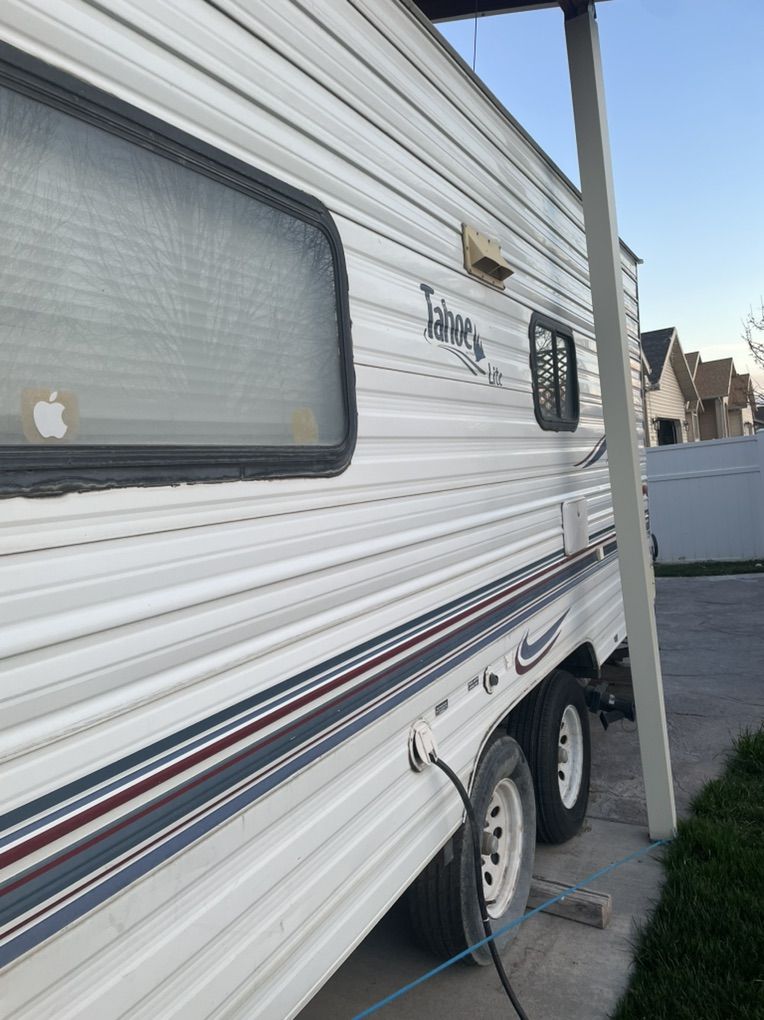 2002 Thor Tahoe Hybrid Camp Trailer