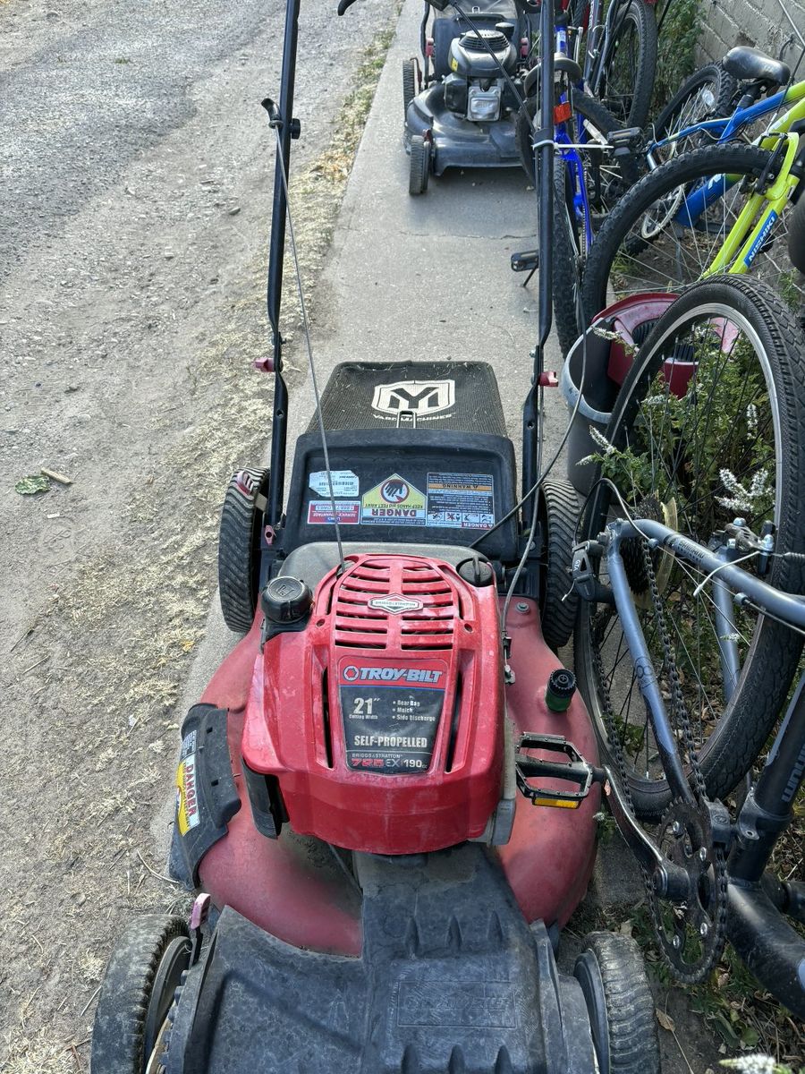 Troy-Bilt 21" Self-Propelled Gas Lawn Mower with Briggs & Stratton Engine